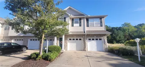5300 Heather Field Cir, Parma, OH 44134