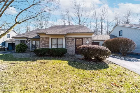 1653 W Hampton Dr, Youngstown, OH 44515