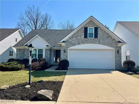 6629 Nantucket Ln, Middleburg Heights, OH 44130