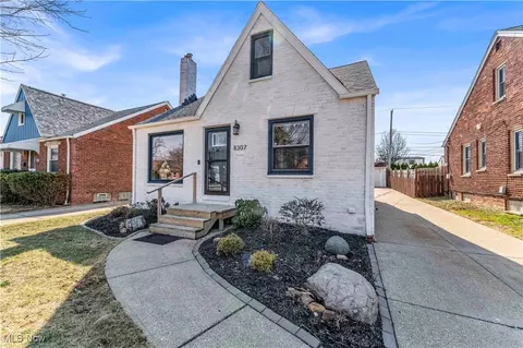 8307 Whittington Dr, Parma, OH 44129