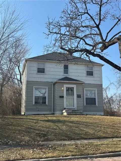 17116 Ridgeton Dr, Cleveland, OH 44128