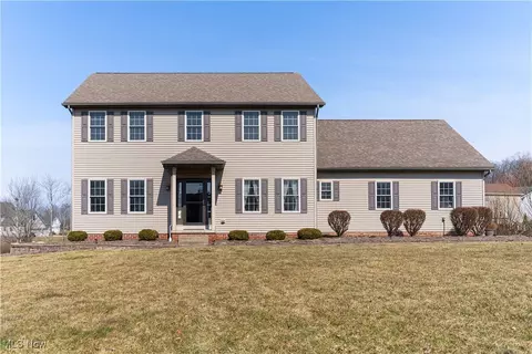 90 Sandstone Ln, Canfield, OH 44406