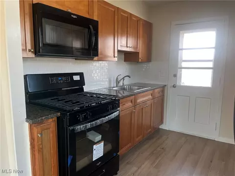 288 E 235th St, Euclid, OH 44123 photo 8