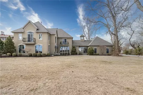 1507 Cedar Point Rd, Sandusky, OH 44870