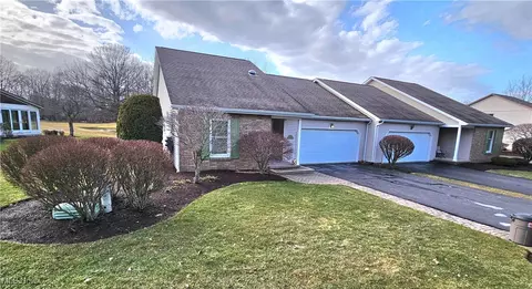 303 Golf Dr, Cortland, OH 44410