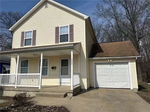 727 W 35th St, Ashtabula, OH 44004 photo 2