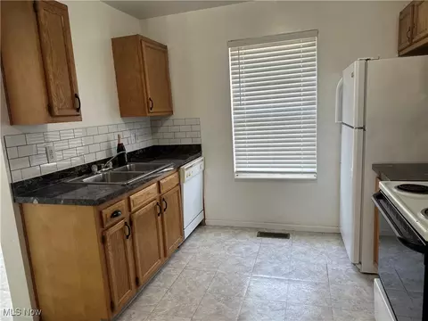 727 W 35th St, Ashtabula, OH 44004 photo 12