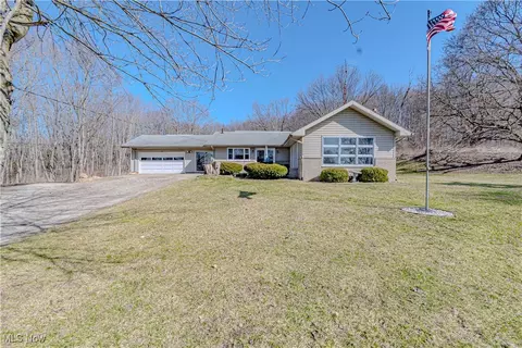 8129 Cindell St SE, East Canton, OH 44730