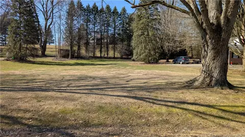 Hume Drive Ne, North Canton, OH 44720