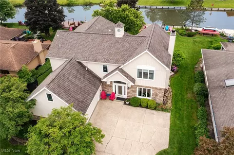 10072 N Surfside Cir, Aurora, OH 44202