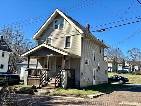 385 Westwood Pl, Akron, OH 44302
