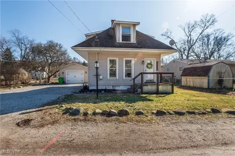 1442 Lake Rd, Lakemore, OH 44250