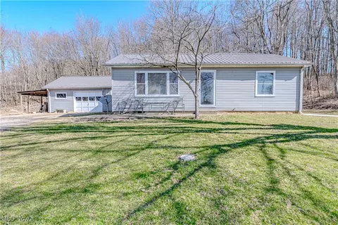 8119 Cindell St SE, East Canton, OH 44730
