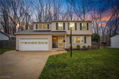 1619 Chadwick Dr, Kent, OH 44240