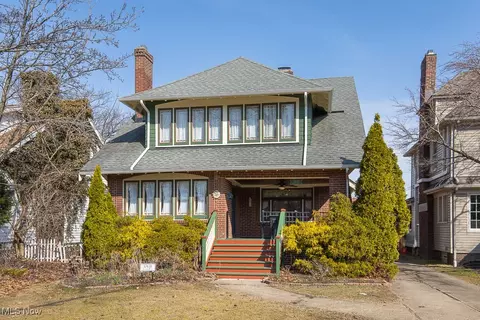 17438 Clifton Blvd, Lakewood, OH 44107
