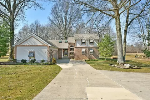 6024 Chidester Dr, Canfield, OH 44406