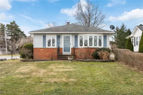 5940 Maplewood Rd, Mayfield Heights, OH 44124
