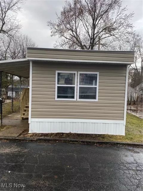 72 Hyland Dr, Akron, OH 44312