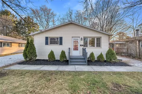 1209 Bel Air Dr NW, North Canton, OH 44720