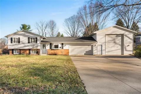 12011 Glencoe St NW, Canal Fulton, OH 44614