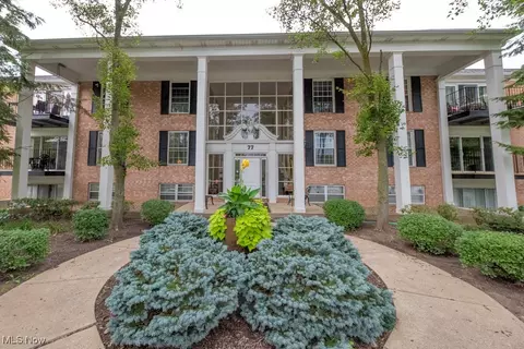 77 Atterbury Blvd #205, Hudson, OH 44236