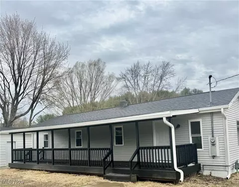 242 28th St SW, Barberton, OH 44203