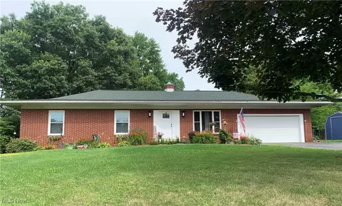3326 Crestview Dr, Wooster, OH 44691