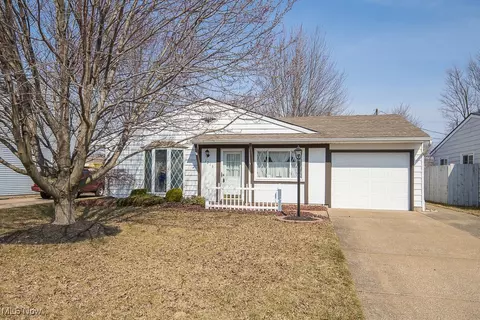 2213 Crehore St, Lorain, OH 44052