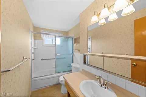 Bath - 482 Windsor Dr, Elyria, OH 44035 photo 2 of 2
