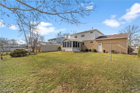 Exterior - 482 Windsor Dr, Elyria, OH 44035 photo 1 of 2