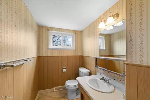 Bath - 482 Windsor Dr, Elyria, OH 44035 photo 1 of 2