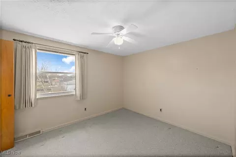 Bedroom - 482 Windsor Dr, Elyria, OH 44035 photo 2 of 8