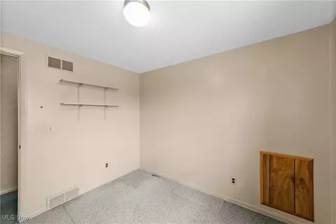 Bedroom - 482 Windsor Dr, Elyria, OH 44035 photo 4 of 8
