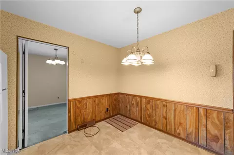 Dining - 482 Windsor Dr, Elyria, OH 44035 photo 3 of 3