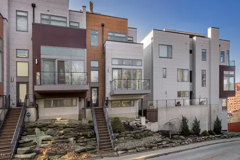 6 Clifton Pointe, Lakewood, OH 44107