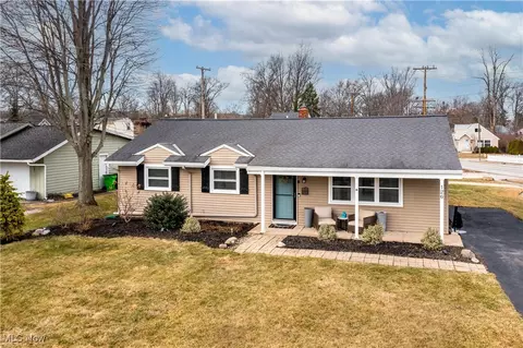 126 Beachwood Ave, Avon Lake, OH 44012