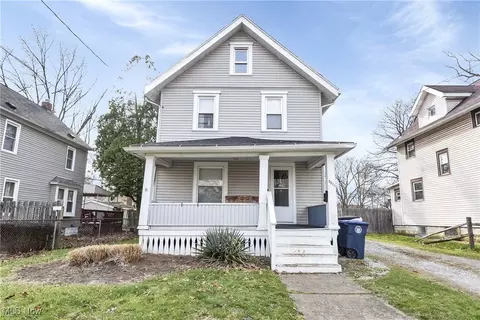 2274 SW 8th St SW, Akron, OH 44314