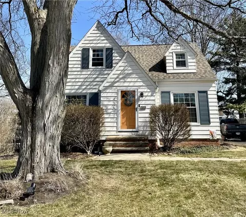 4257 W 224th St, Fairview Park, OH 44126