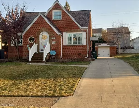 10414 Park Heights Ave, Garfield Heights, OH 44125