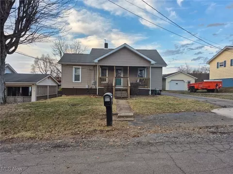 91 Hickory Rd, Chester, WV 26034