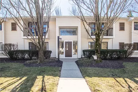 2917 N Bay Dr #M15, Westlake, OH 44145