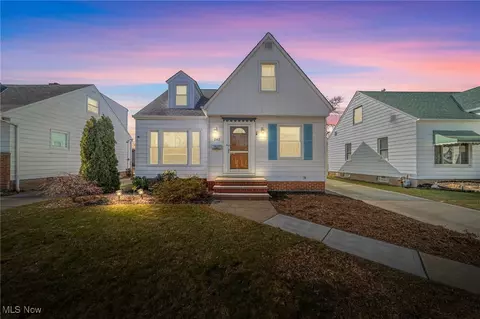 242 E 330th St, Willowick, OH 44095