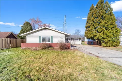498 Beeler Dr, Berea, OH 44017