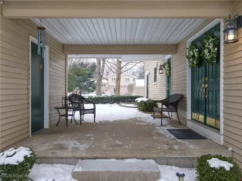 382 Gresham Dr, Fairlawn, OH 44333 photo 2