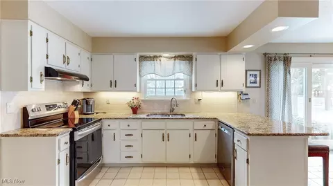 382 Gresham Dr, Fairlawn, OH 44333 photo 9