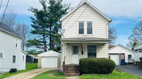 108 Smithsonian St, Girard, OH 44420