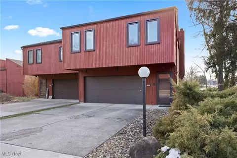 32670 Willowbrook Ln, North Ridgeville, OH 44039