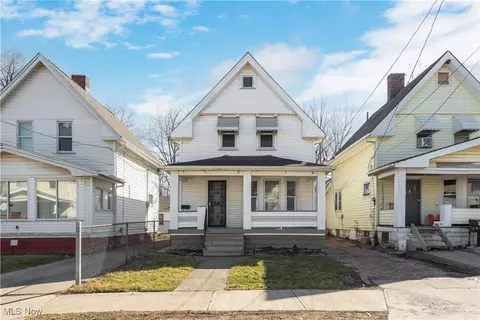 2195 W 105th St, Cleveland, OH 44102