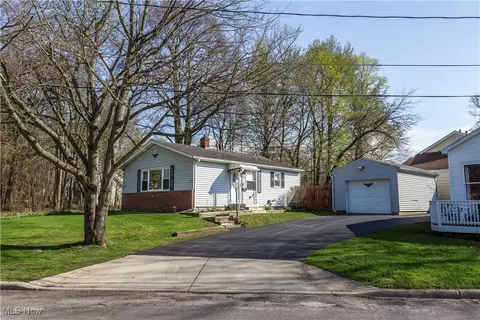 58 Erie St, Geneva, OH 44041