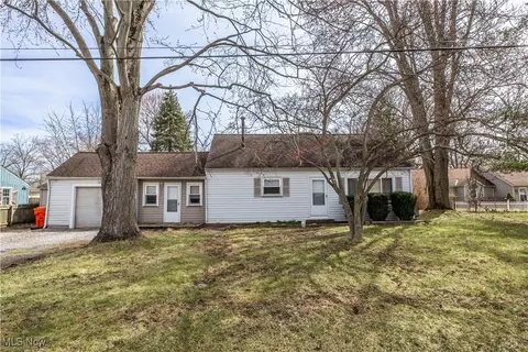 9907 Dupont Dr, Columbia Station, OH 44028